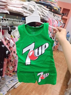 Com bo bộ quần áo bé