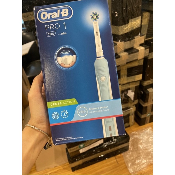 Bàn chải điện Oral B Pro 1 700