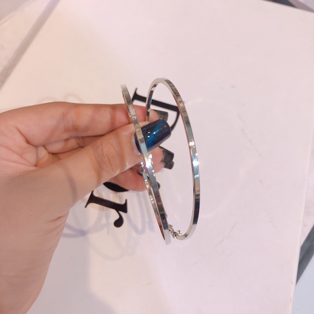 Khuyên tai tròn trơn cạnh vuông sang chảnh