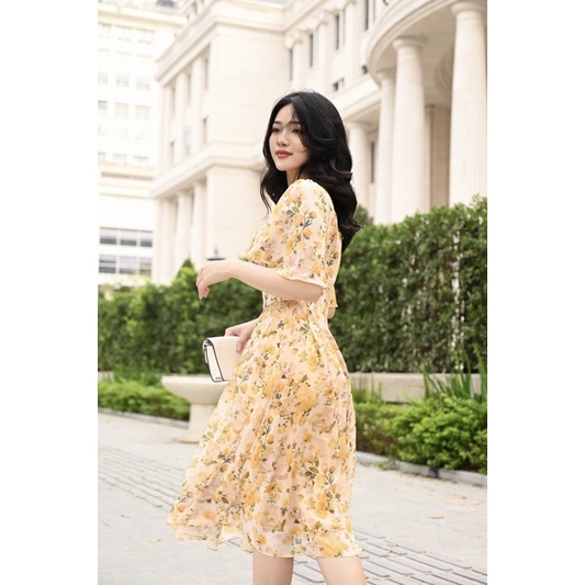 V113 Váy hoa vàng cổ vuông dáng dài vintage -  Modish and Chic