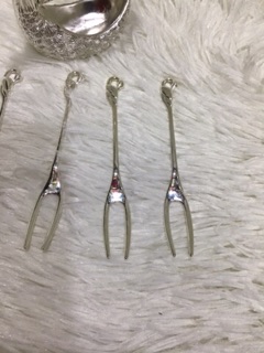 Giỏ để thìa (dĩa) thiên nga ( 1 giỏ + 6 thìa hoặc dĩa)màu trắng