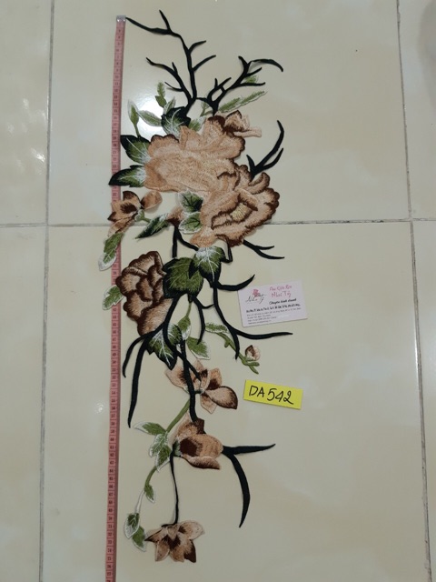 Hoa rơi 4 màu(khách kéo hình qua xem mẫu rõ hơn nhé)