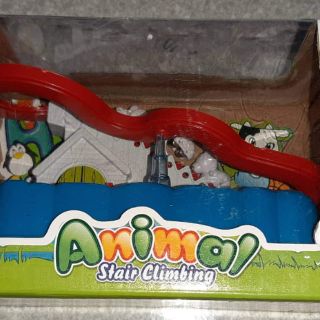 Bộ chơi cầu tuộc chạy bằng pin.