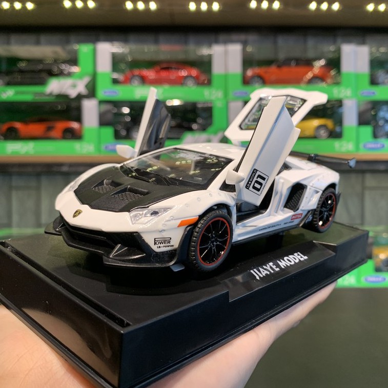 Mô hình xe Lamborghini Aventador LP700-4 Liberty Walk LB tỉ lệ 1:32