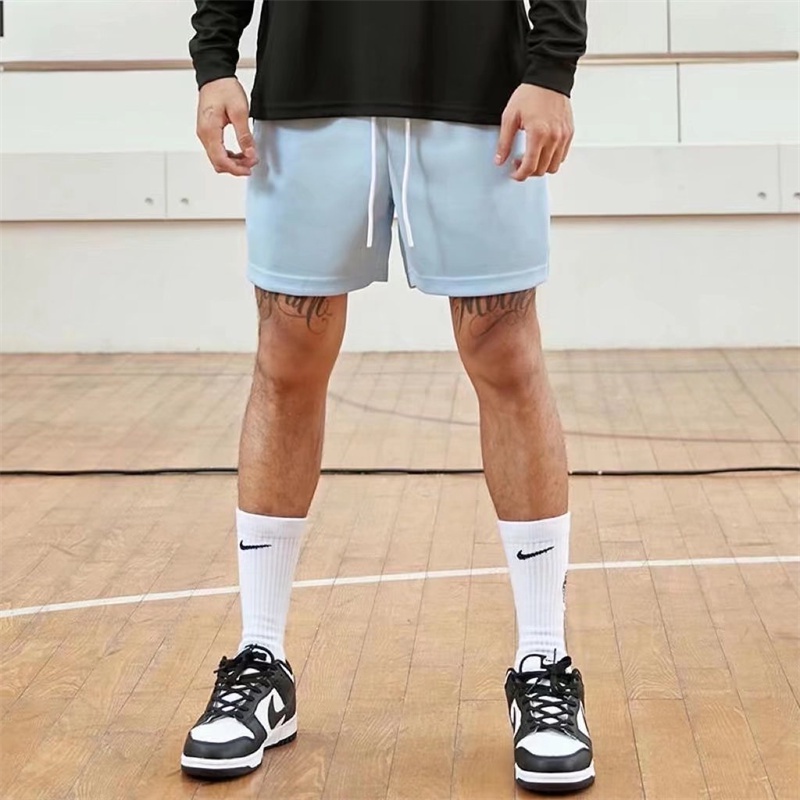 Quần short thể thao lụa lạnh mỏng dáng rộng thoáng khí nhanh khô kiểu Hàn Quốc thời trang mùa hè mới 2022 cho nam