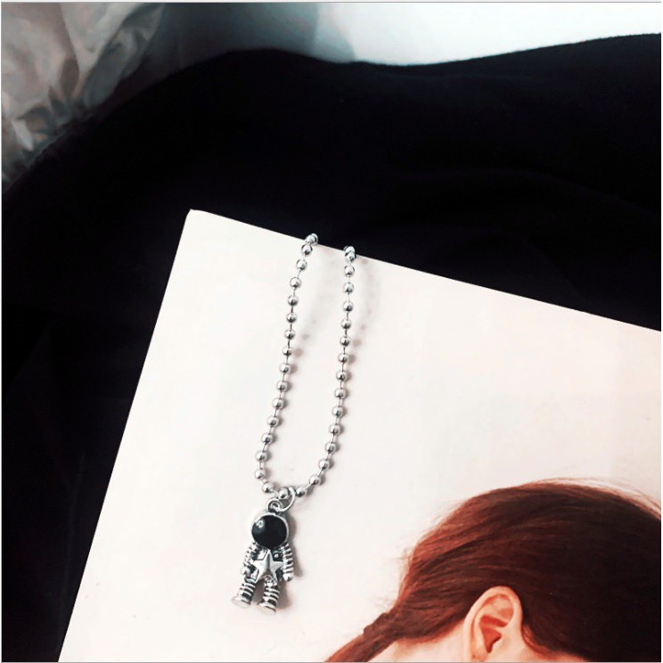 vòng cổ phi hành gia