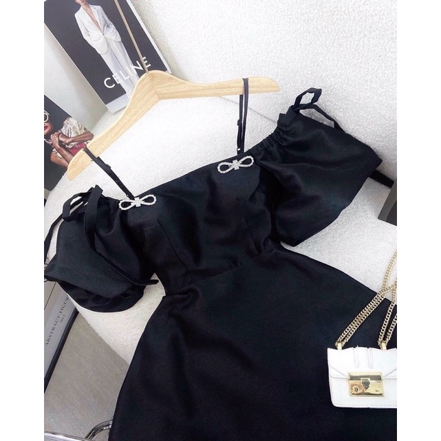 Đầm tiểu thư trễ vai đen đính nơ đá