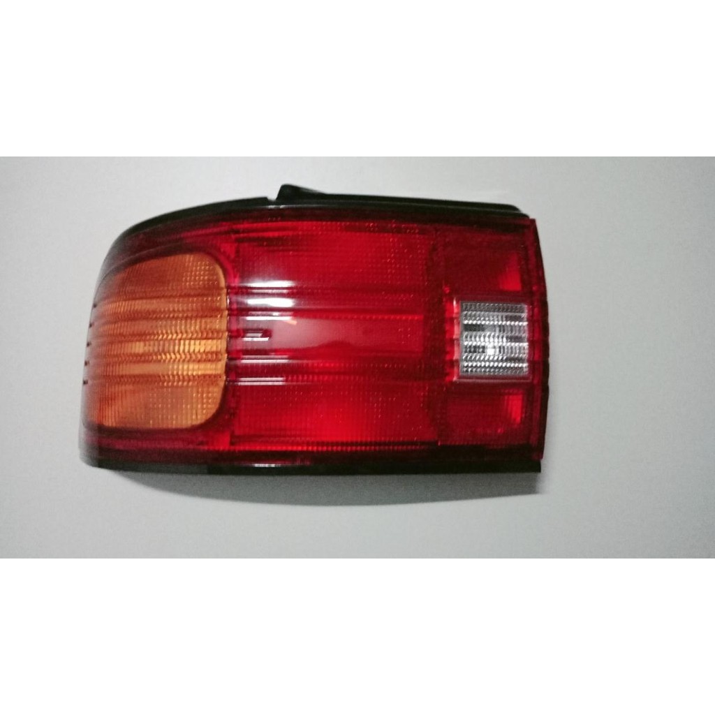 Đèn hậu Mazda 323 đời 95-97 -tặng vòng xoay hương hoa