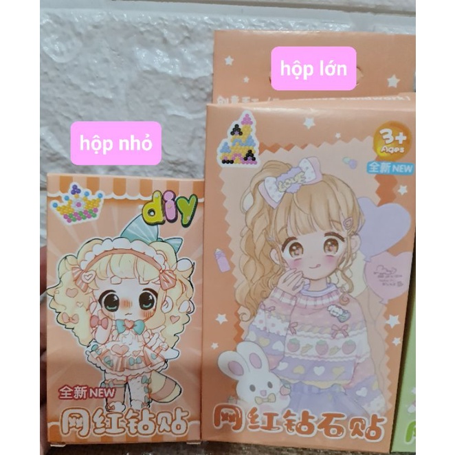 Hộp 4 tranh đính hạt đá chống nước, chia màu từng bịch hạt, có khay đựng hạt, mã MY-225401