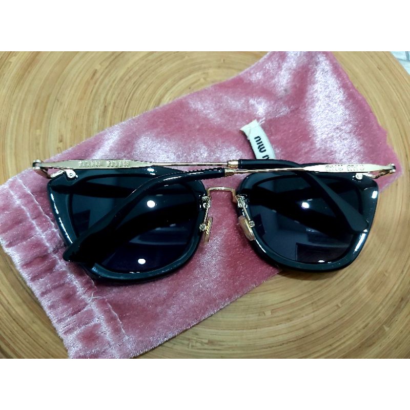 Kính mát nữ MiuMiu
