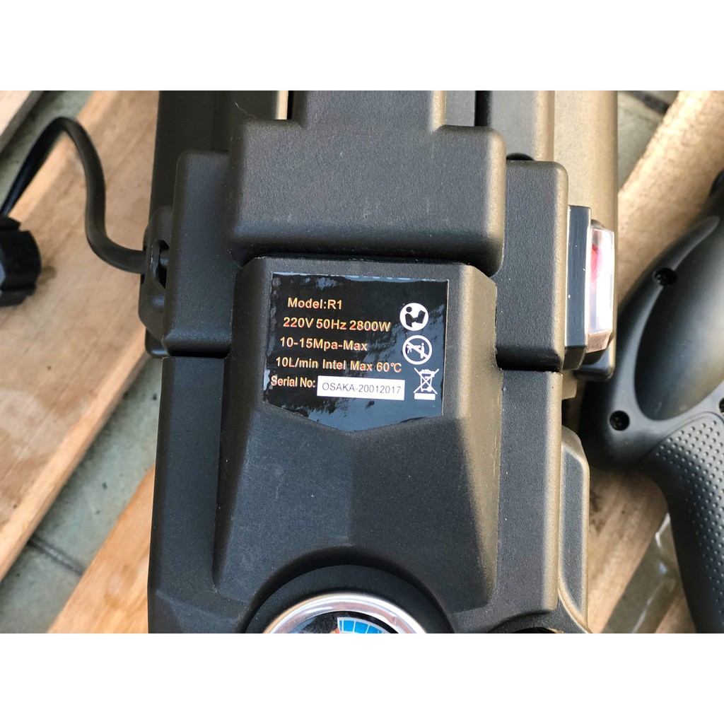 Máy rửa xe Osaka r1 2800w có chỉnh áp thế hệ mới tặng bình xịt bot tuyết ống nối súng dây 15m