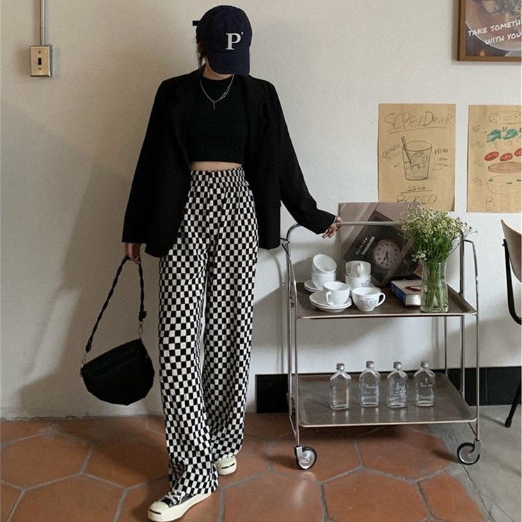 Quần dài ống rộng họa tiết sọc caro trắng đen dễ phối đồ thời trang cá tính cho nữ