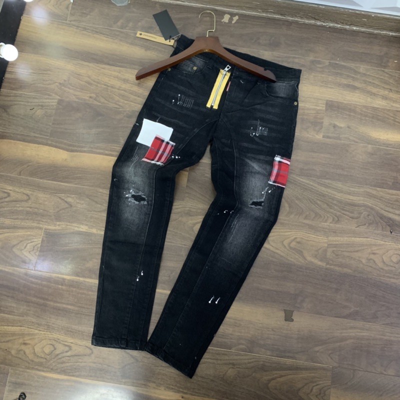 Quần bò khoá lệch vá mác kẻ đỏ | BigBuy360 - bigbuy360.vn