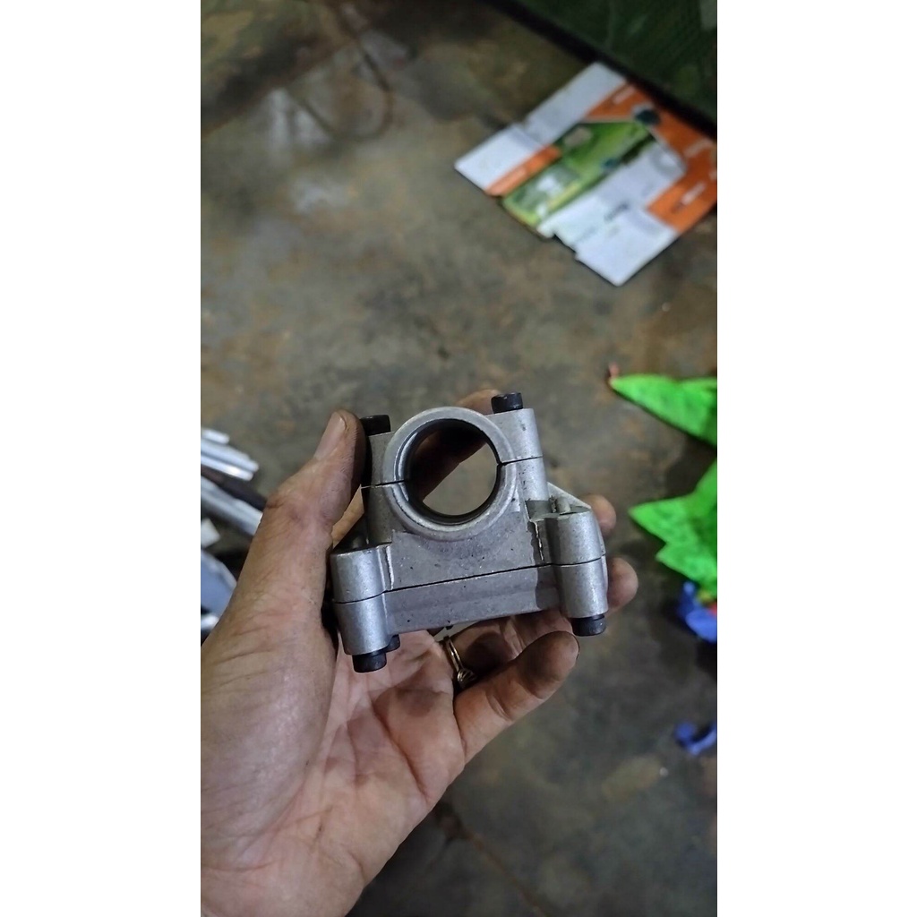 Cùm cần tay máy phát cỏ, tháo lắp cực dễ dàng thay thế tiện dụng phù hợp cho cần 26 và 28