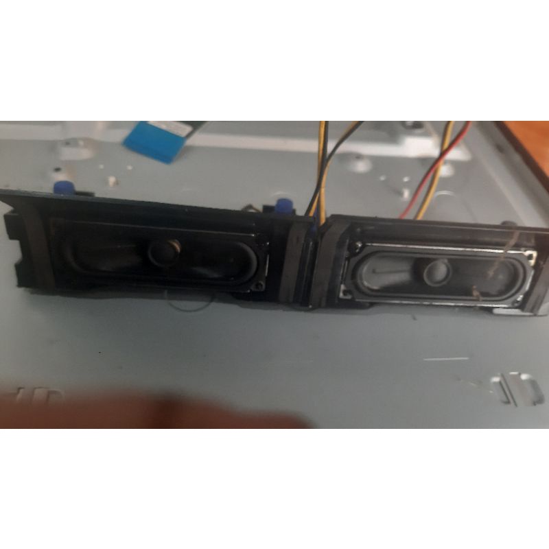 Cặp loa tivi Samsung UA32J4003AK bóc máy