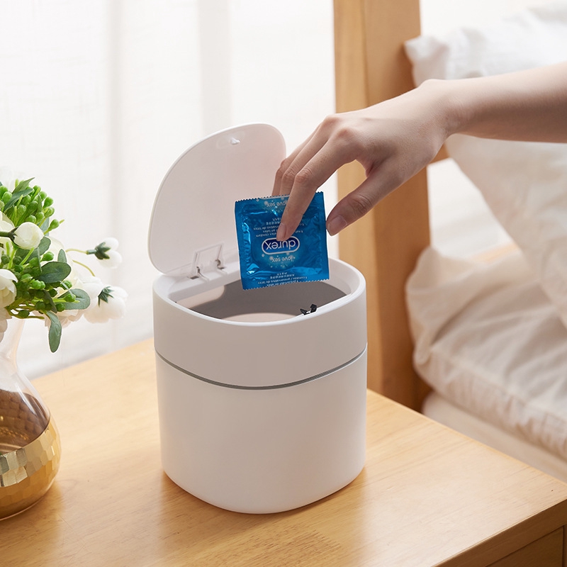 Small desktop trash can store table debris