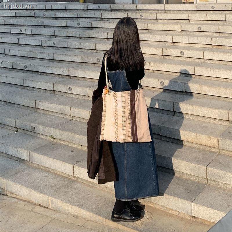 Đầm yếm denim màu xanh dương dễ thương phong cách nhật bản thời trang xuân hè 2021