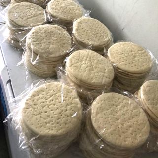 Set 5 đế bánh Pizza tươi size 20 thơm ngon, có sẵn lá thơm