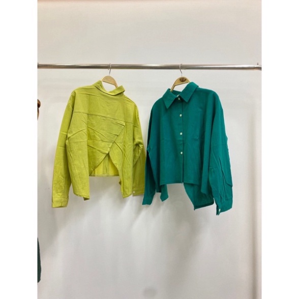 Áo Sơ Mi nữ  đũi xẻ lưng sau, Áo sơ mi nữ tay dài dáng croptop xẻ lưng 2 màu trắng xanh - Hàng có sẵn