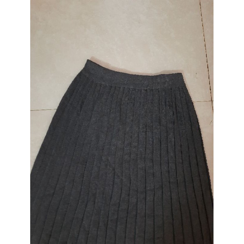 Thanh lý chân váy len tăm dáng xếp ly xòe used