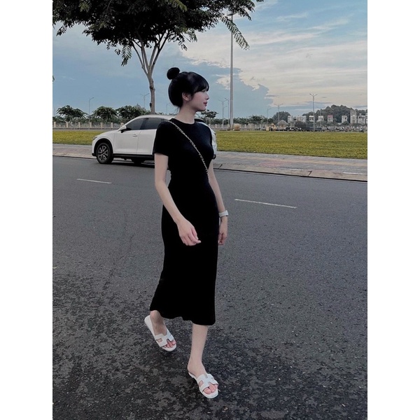 Đầm dài thun đen cổ tròn xẻ tà