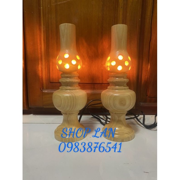 Đèn bàn thờ gỗ sồi 1 cặp 25cm tặng kèm 2 bóng đèn.