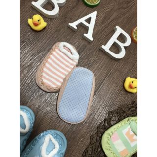 Giày tất tập đi