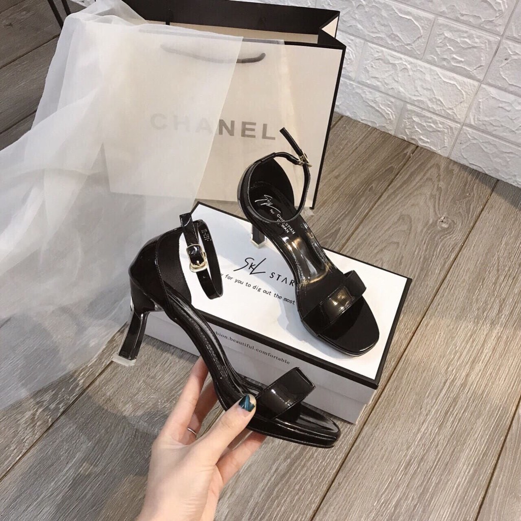 Sandal bít gót da bóng quai mảnh gót nhọn 5 phân màu đen/kem