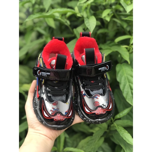 Giầy thể thao siêu nhân spider man bé trai có đèn led cảm ứng nhấp nháy ngoài da pu mềm cá tính, đến sz36 QCCC A111