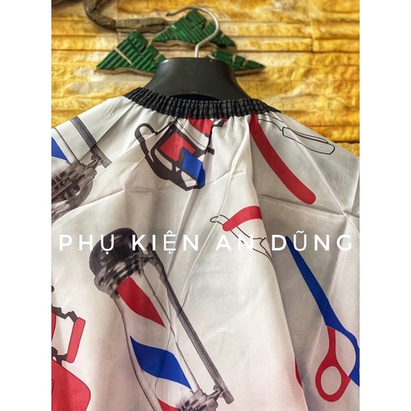 Khăn Choàng/ Áo Choàng Cắt Tóc Cao Cấp Cho Barber, HairSalon Chuyên Nghiệp Hoạ Tiết Barber Dễ Thương KT 140x160cm