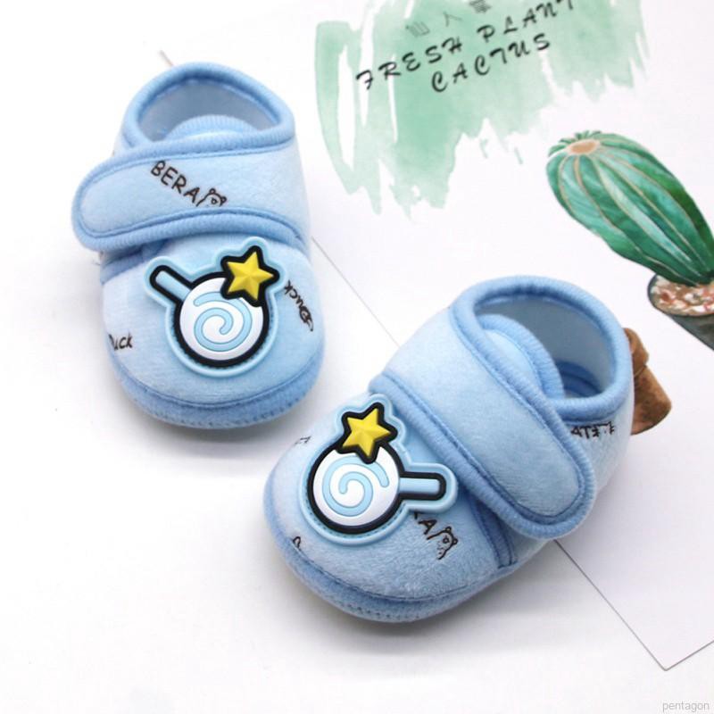 Giày đế mềm chống trượt hoạ tiết hoạt hình cho bé tập đi