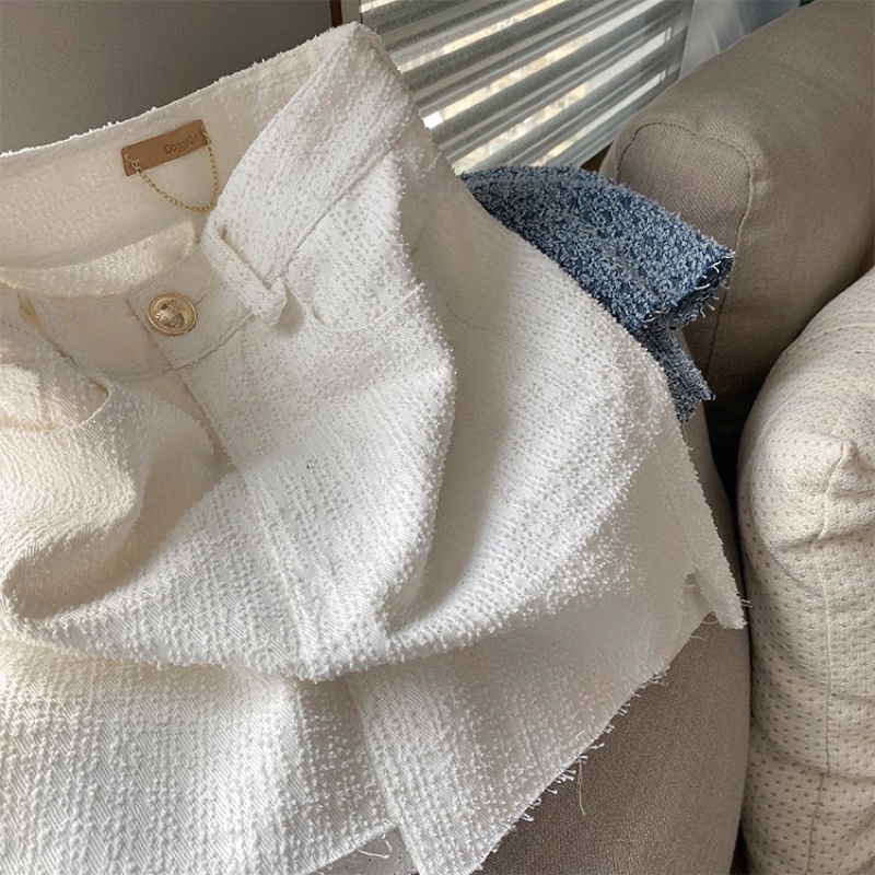 Sét áo khoác denim kèm chân váy trắng