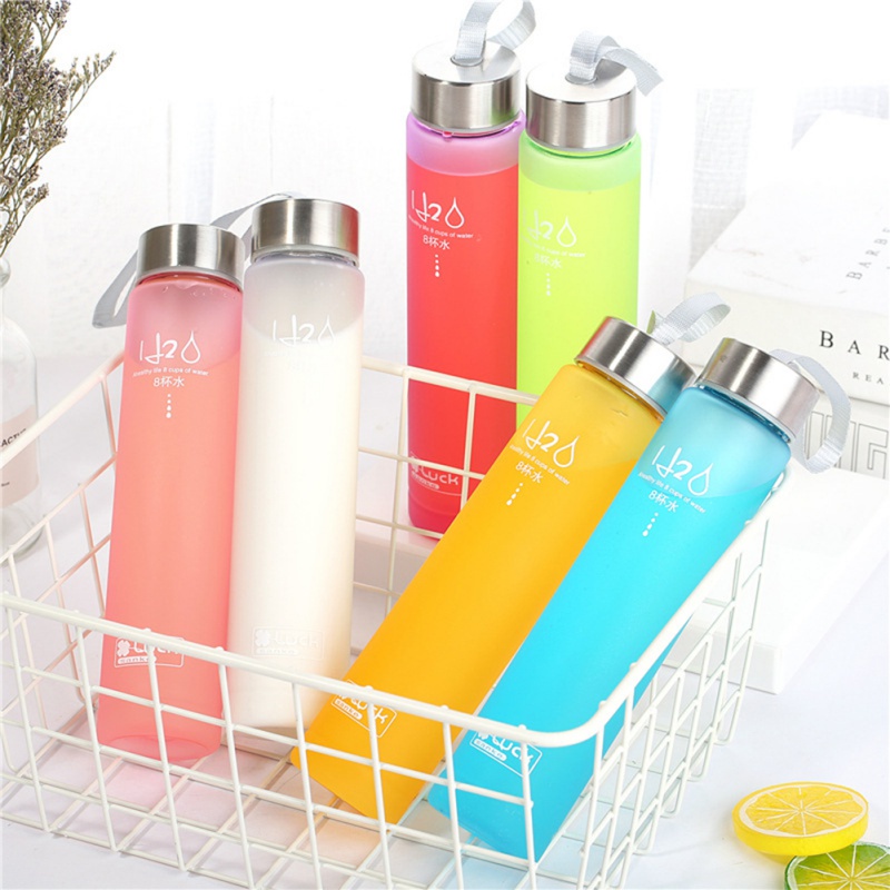 Bình Nước Nhựa Trong Suốt Có Dây Đeo Kiểu Dáng Thể Thao H2O