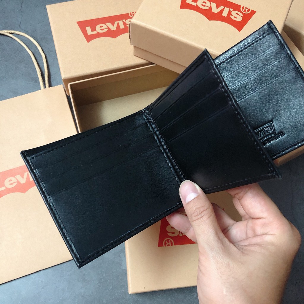 [Mã FAGREAT245 giảm 8% tối đa 50K đơn từ 250K] Ví ngắn Levis logo đỏ - V296