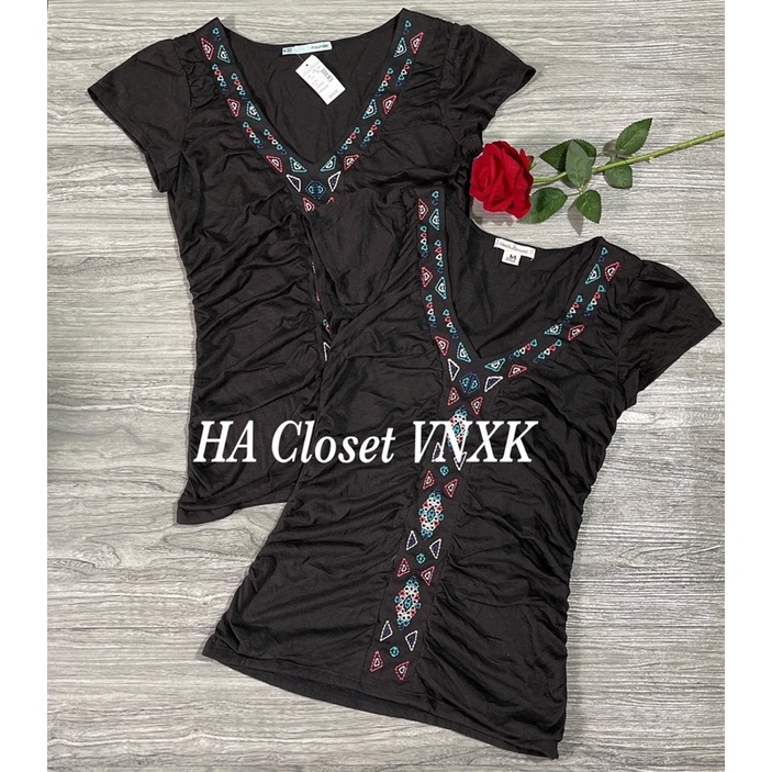 Áo Thun Cổ V Thêu XK