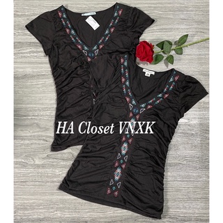 Áo Thun Cổ V Thêu XK