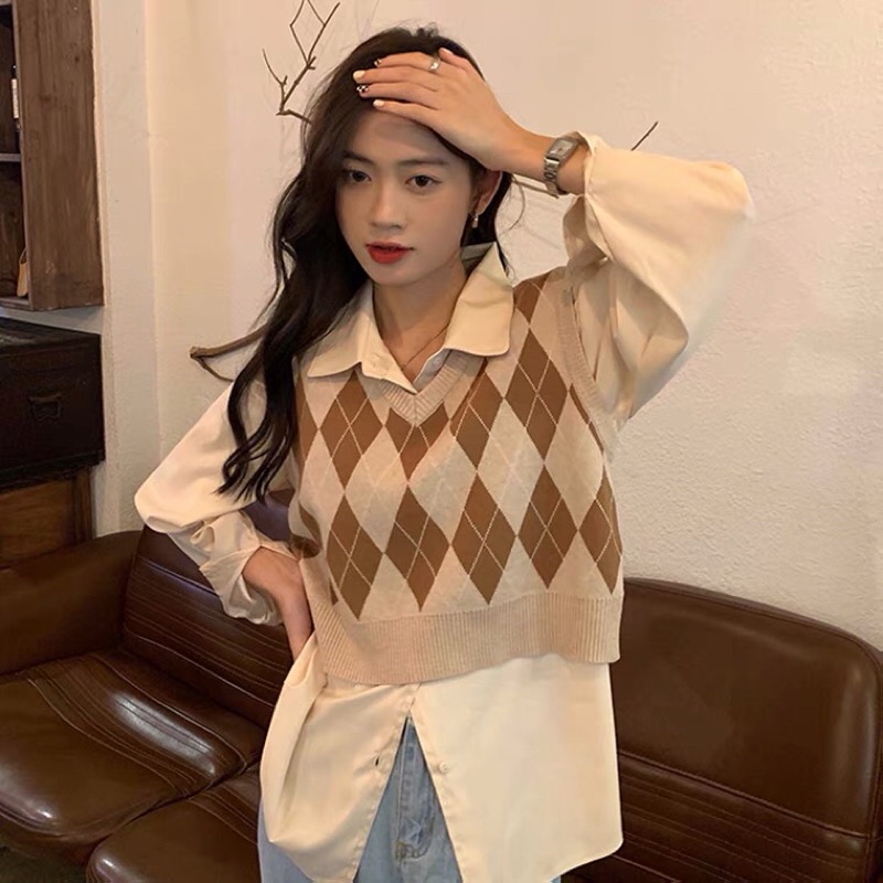 Áo gile croptop va sơ mi