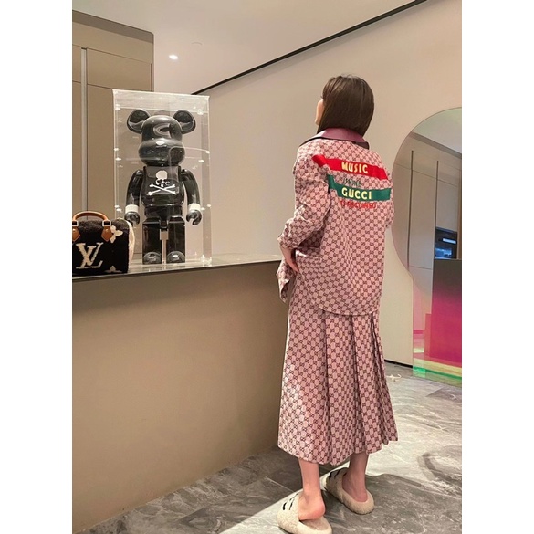 Set trang phục jeans nữ gồm áo sơ mi và chân váy dài dáng xoè thương hiệu Gucci GC