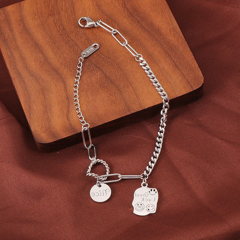 Lắc tay titan không đen siêu hot siêu xinh