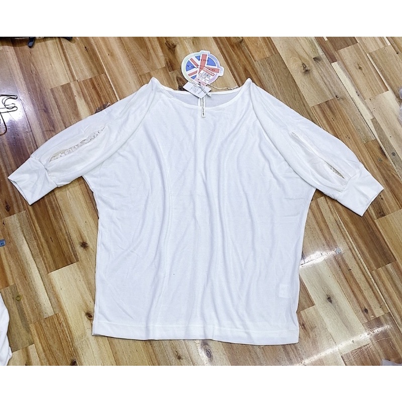 Áo thun kiểu tay phối ren