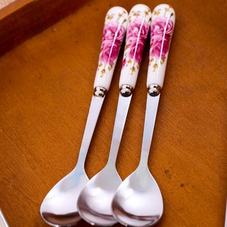 Thìa hoặc dĩa cán sứ