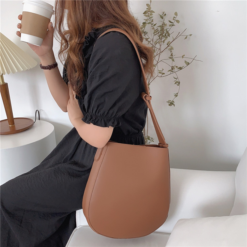 Túi xách đeo vai sức chứa lớn thiết kế đơn giản dễ phối đồ thời trang dành cho nữ