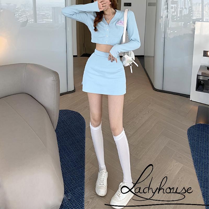 Set áo croptop cổ chữ V thêu họa tiết + chân váy xẻ tà lưng cao thời trang cho nữ