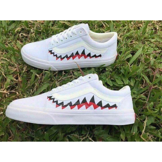 giày vans cá mập trắng