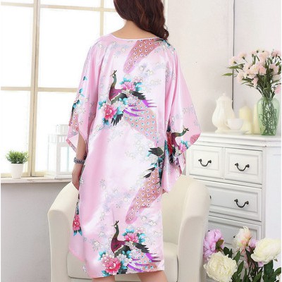 Đồ ngủ Cánh Dơi Bằng Lụa In Họa Tiết Chim Công Cỡ Lớn 11 Màu Sắc Tùy Chọn Cho Nữ