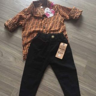 Bộ quần áo cho bé trai . Sét này tương ko đẹp mà đẹp ko tưởng 
Áo 10-25 kg ( 1-8 tuổi ) 
Quần 10-22 kg ( 1-6 tuổi)......