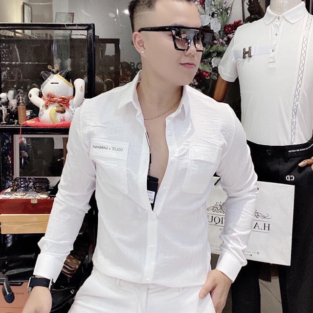 Áo somi nam màu trắng trơn chất đũi nhật dài tay có hai túi trước ngực thêu chữ mẫu mới 2020