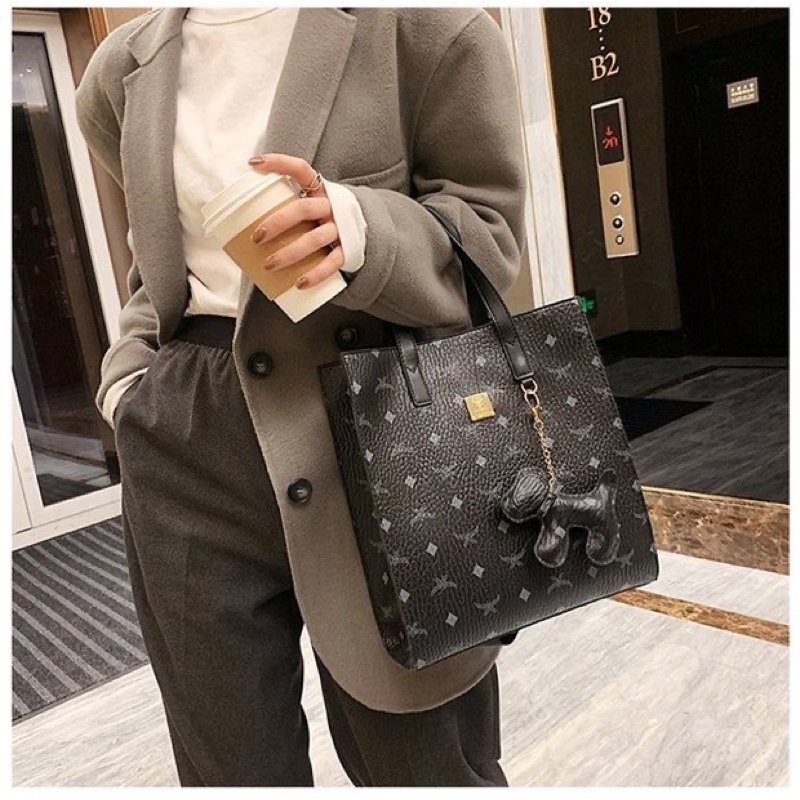 Túi tote phong cách xMCMx Klassik Tote In Visetos Cognac
