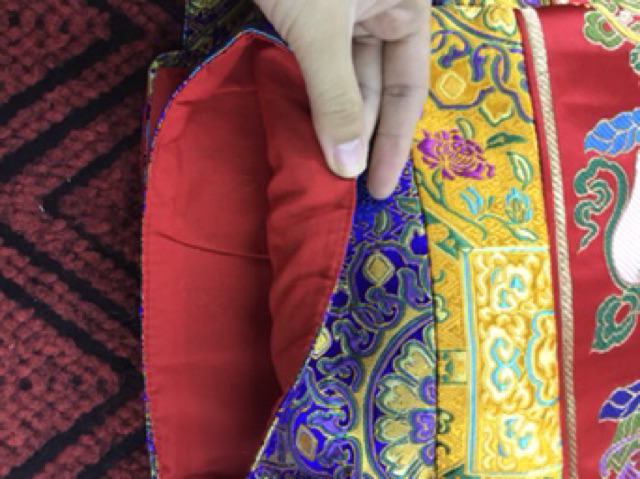 [PBMC]KHĂN TRẢI BÀN VUÔNG 1 MÉT GẤM CAO CẤP ( VÀNG - ĐỎ)