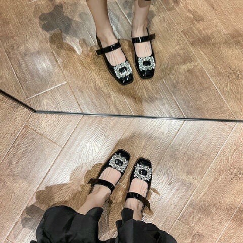 Giày và bệt, khuy đá vuông siêu sáng.Chất da bóng thời trang.Gót 3p và gót bệt